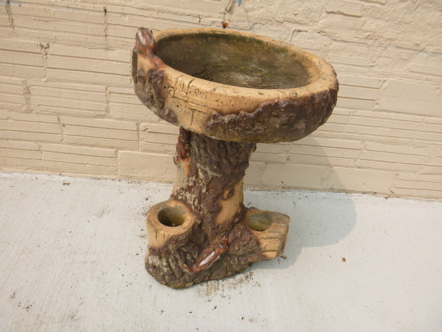 lot 164 image: Bird Bath