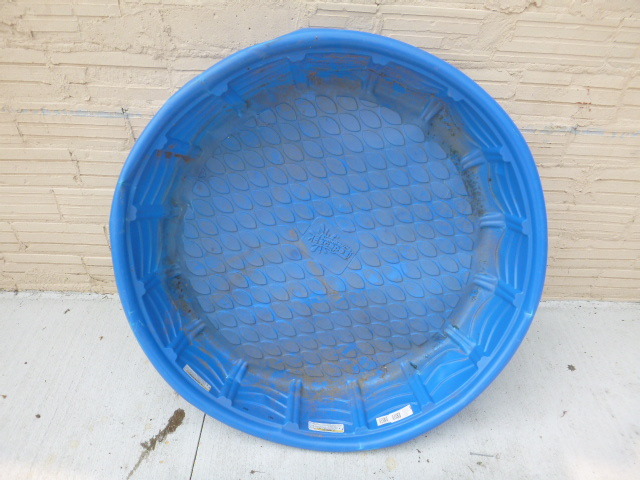 lot 177 image: Childs Plastic Pool