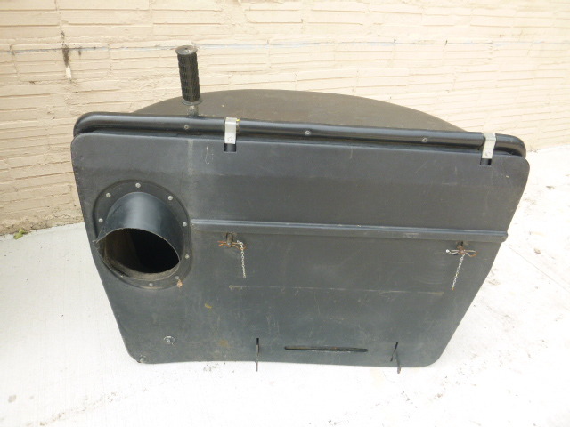 lot 187 image: Toro Grass Catcher
