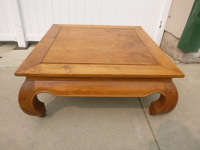 lot 191 image: Solid Wood Coffee Table