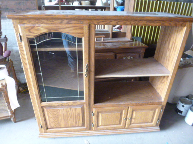 lot 193 image: Entertainment Center