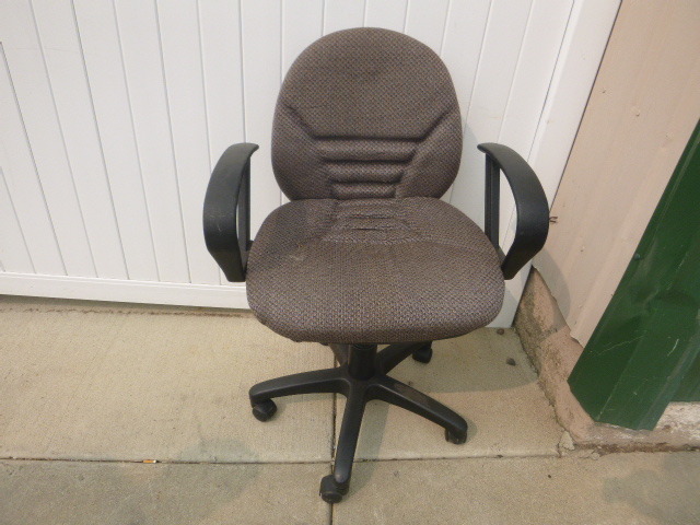 lot 196 image: Office Chair