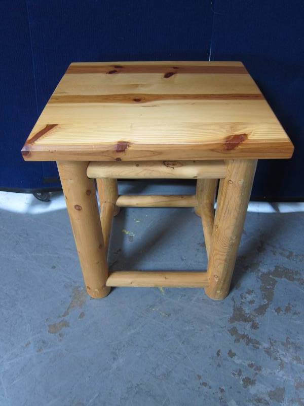 lot 11 image: Log End Table
