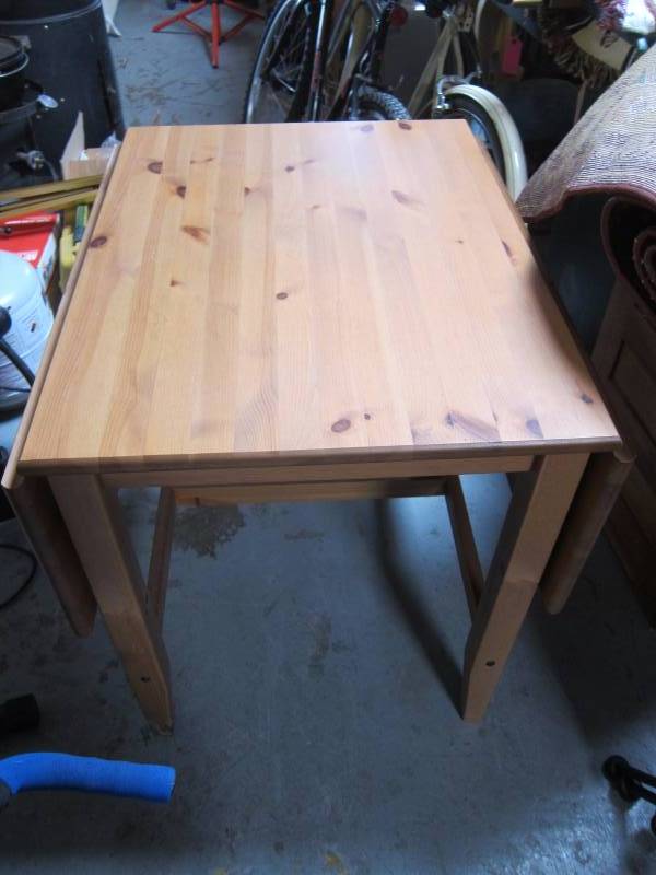 lot 20 image: Drop Leaf Table