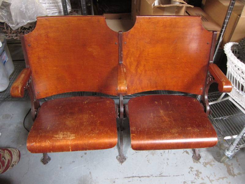 lot 21 image: Bench