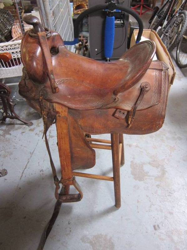lot 22 image: Saddle Stool