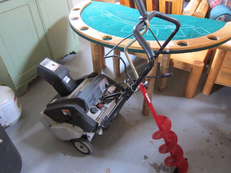 lot 35 image: Snowblower & Auger