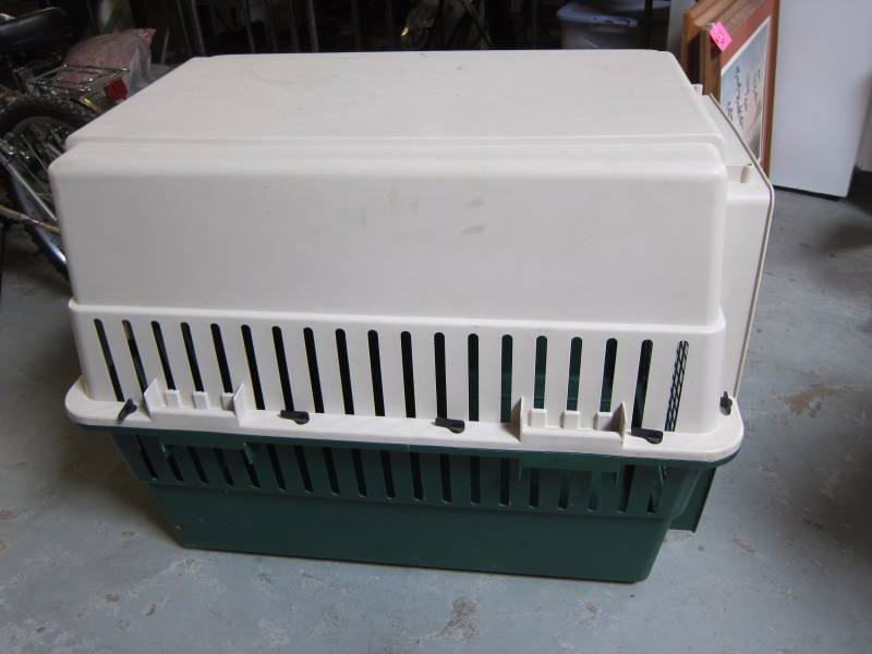 lot 57 image: Dog Kennel