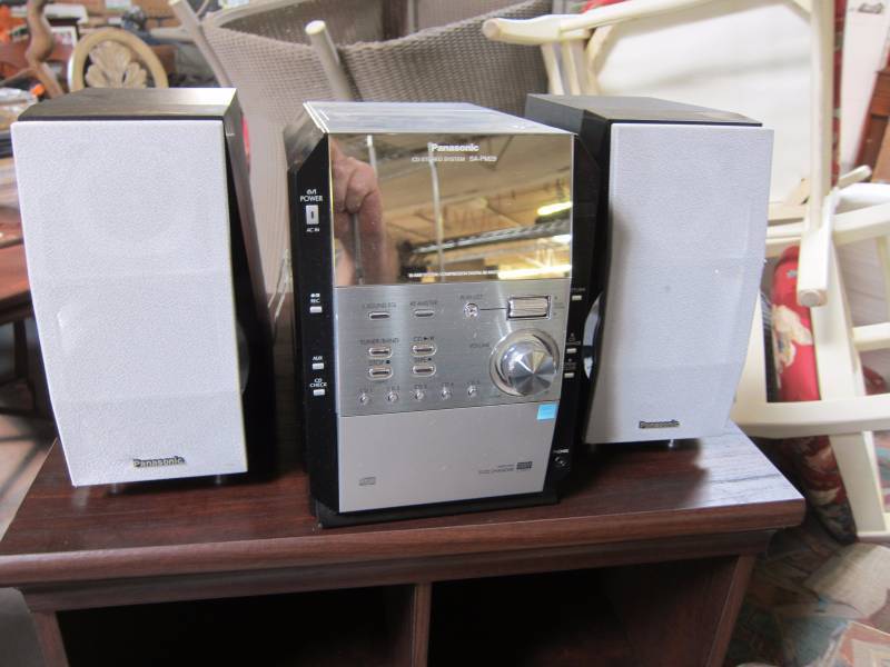 lot 60 image: CD Stereo System