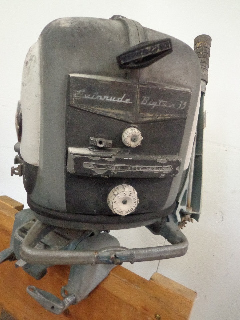 lot 20 image: 1957 Evinrude Boat Motor
