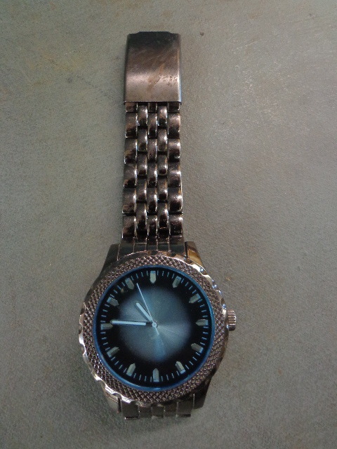 lot 39 image: Mens Watch