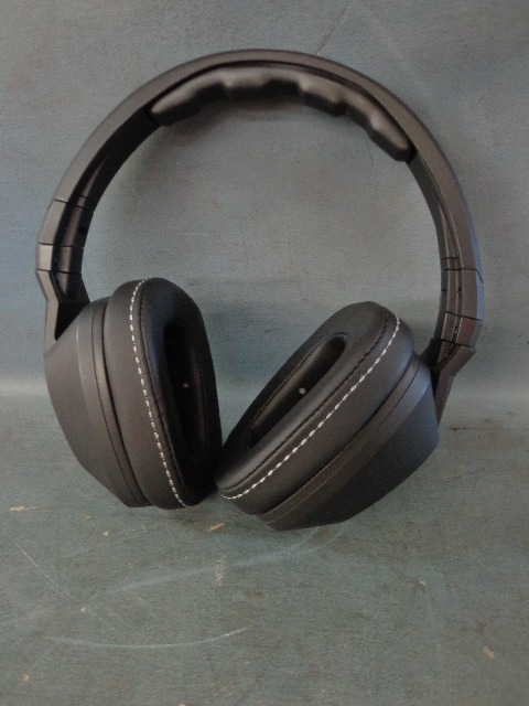 lot 43 image: Skull Candy Headphones