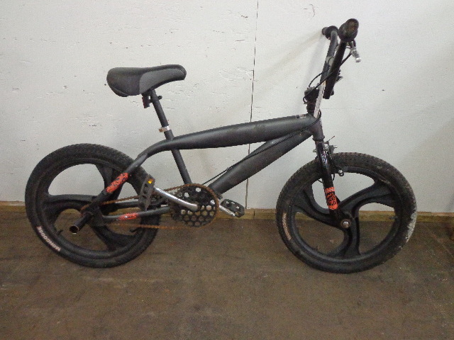 lot 52 image: Mongoose Jump Bike