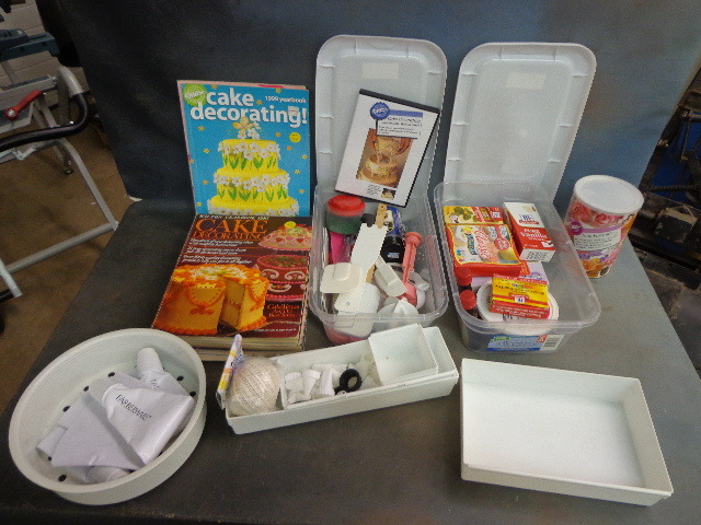 lot 56 image: Cake Decorating Set