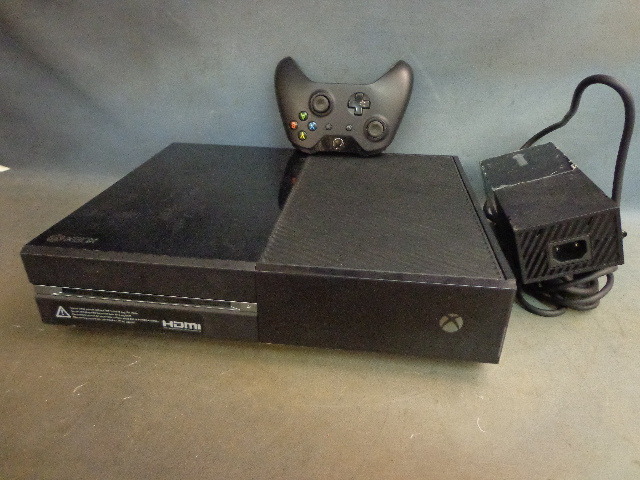 lot 76 image: X Box One Counsole