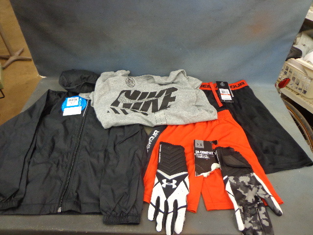 lot 104 image: Clothes