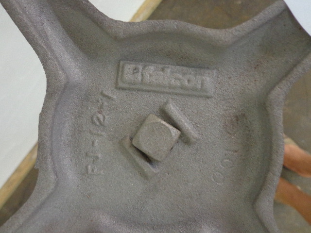 lot 126 image: Pedistal