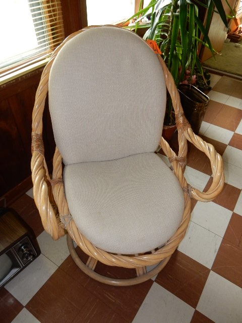 lot 21 image: Very nice Rattan Rocker