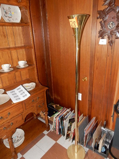 lot 28 image: Tall Brass lamp.. 3 way switch. Tested and works