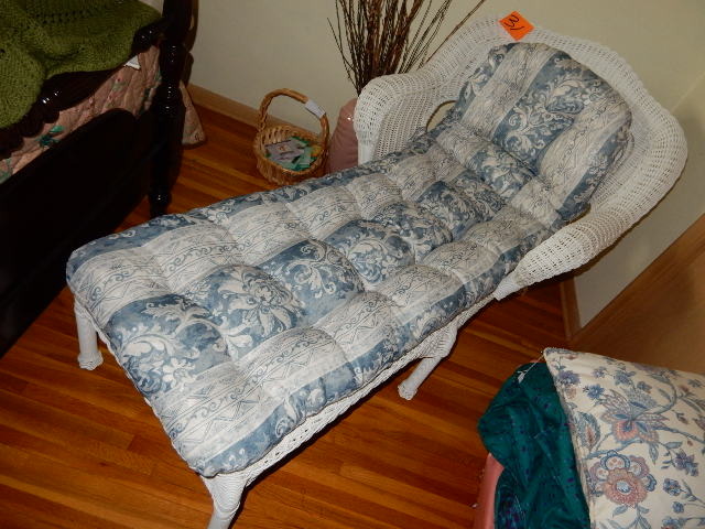 lot 31 image: Wicker Chaise Lounge and Cushion.. EXCELENT Shape