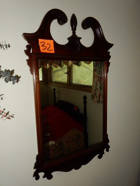 lot 32 image: Mahogany frame mirror with Nice Crown