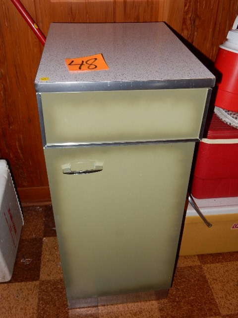 lot 48 image: Mid mod cabinet with drawer and bottom cabinet