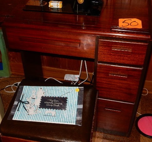lot 50 image: Singer sewing Machine in Nice Walnut Cabinet