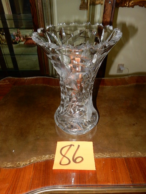 lot 86 image: Beautiful Cut GlassCrystal Vase