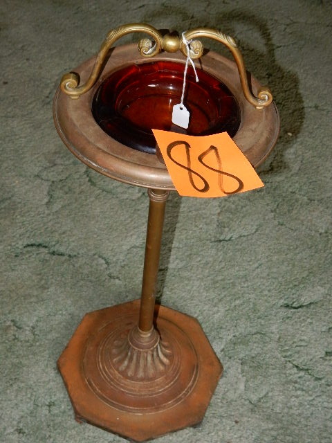 lot 88 image: Vintage ash Tray stand and Ash Tray
