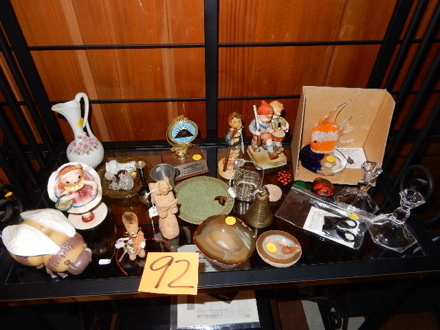 lot 92 image: Large lot of display items.. See closeups