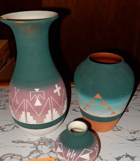 lot 115A image: 4 Pieces of nice AZTEC type of pottery.. All nice shape