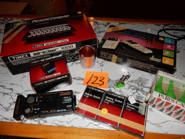 lot 123 image: Misc. Vintage Electronics as pictured