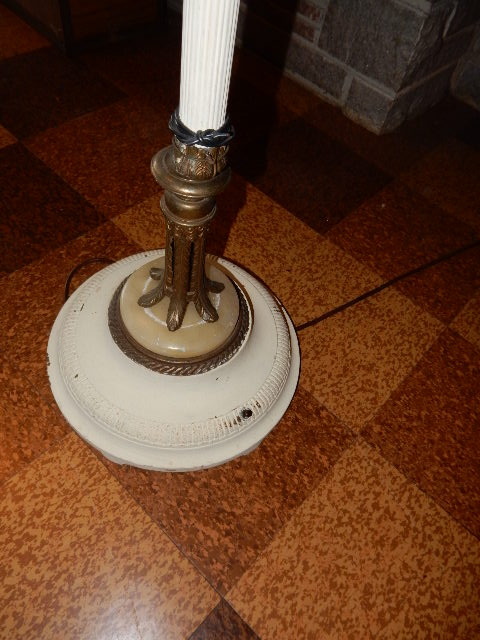 lot 129 image: Old Fashion Pole lamp.
