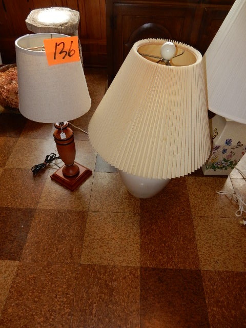 lot 136 image: 2 lamps as pictured