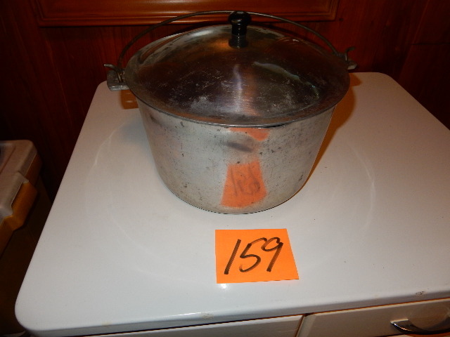 lot 159 image: Heavy Duty pot with cover