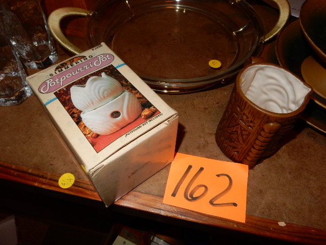 lot 162 image: Misc. plates and accessories as pictured.. Shelf of small cook books