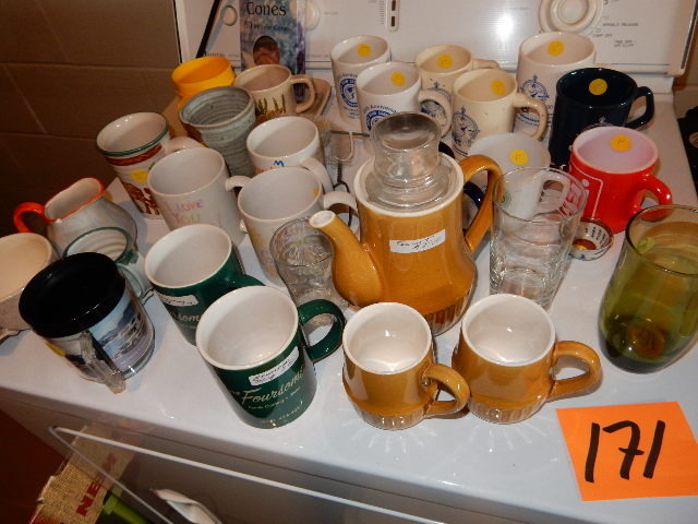 lot 171 image: Misc. Mugs and cups as pictured
