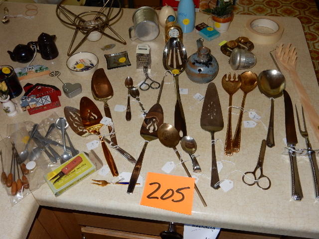 lot 205 image: Misc. Serving Ware  and accessories as pictured