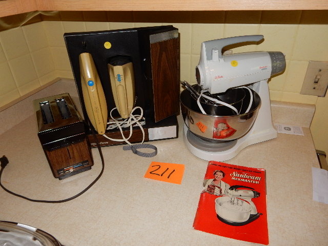 lot 211 image: SUNBEAM mixer and bowls, Electric knife and mixer set, Toaster