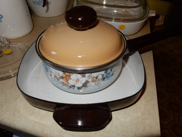 lot 212 image: Misc. Corning ware and pots and pans as pictured