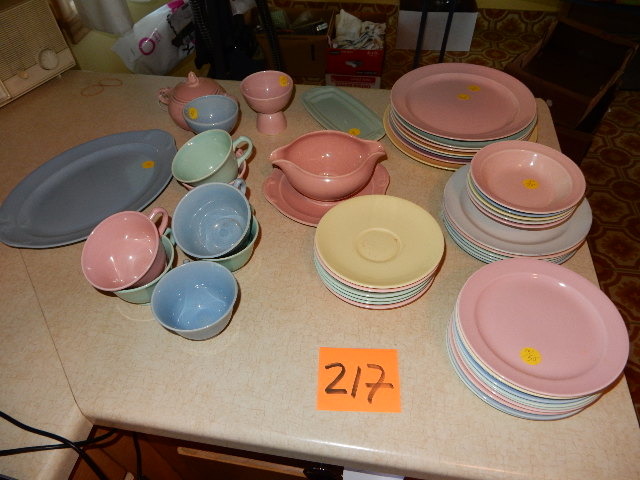 lot 217 image: Set of LU-RAY Pastels dishes and other Pastels