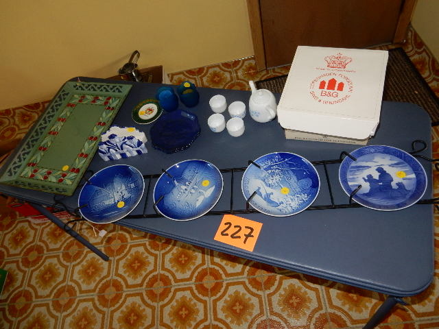 lot 227 image: Misc. Decorative Items