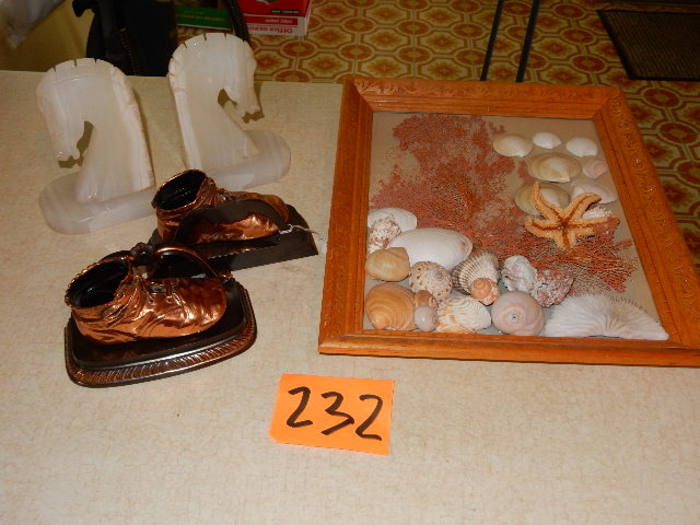 lot 232 image: Beautiful shell artwork, 2 pair of bookends