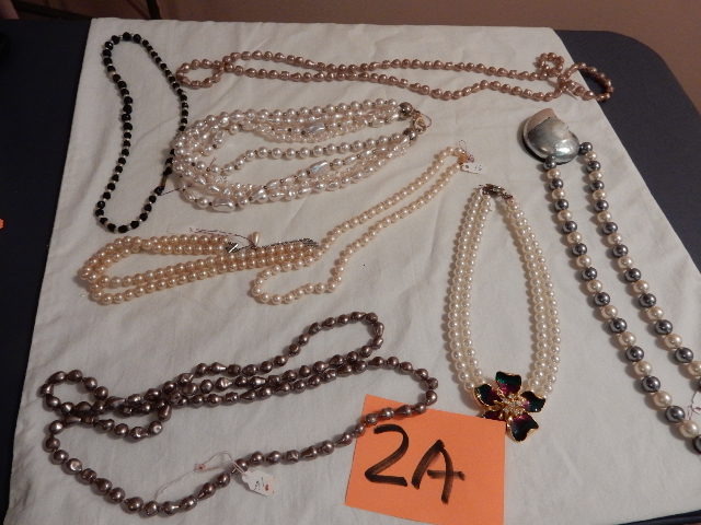lot 2A image: Misc. Necklaces a pictured.