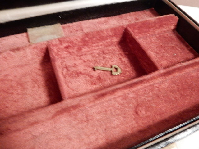 lot 2F image: Mens jewelry, cuff links, tie pins, tie tacs.. Matching MIDLAND Cufflinks, tie pins set.. Jewel Box with key.