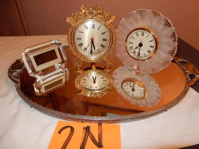 lot 2N image: Mirrored tray with 3 clocks.. Untested.