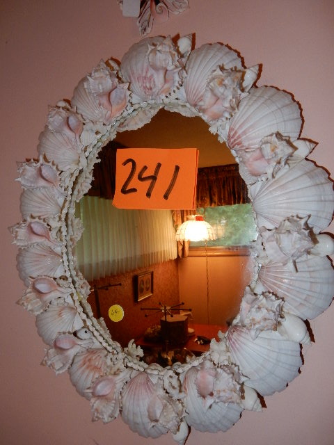 lot 241 image: Beautiful Shell Framed Mirror with small shell display
