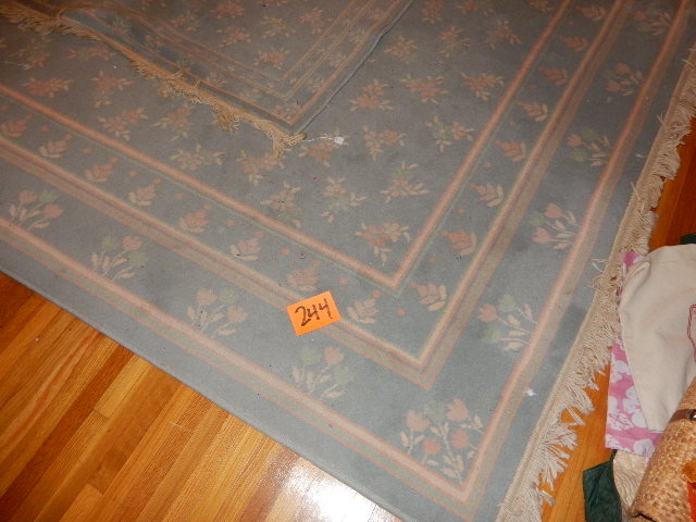 lot 244 image: 2, Roma Carpets.. 1, 94in x  132 in  1, 39in x 60 in.