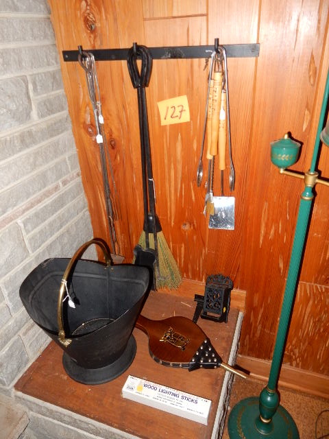 lot 127 image: Fireplace Equipment