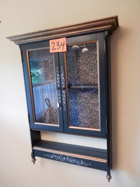 lot 234 image: Nice wooden and glass display Cabinet, with Rosemaling